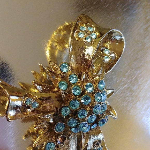 🎉2/$16 Oversized Pendant Brass Antique Gold and Blue Crystal Costume Jewelry - Picture 8 of 10